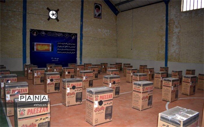 پویش دلگرمی احسان با اهدای وسایل گرمایشی به نیازمندان در بهاباد کلید خورد