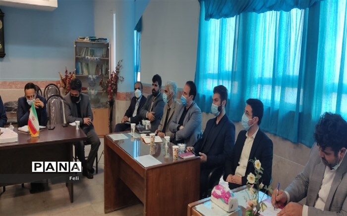 بازدید مسئولان آموزشی قرچک از مدرسه شهدای غزه با هدف تجلیل از زحمات معلمان
