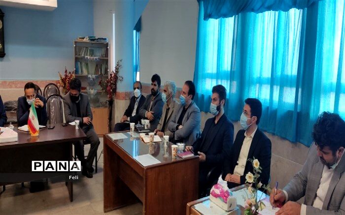 بازدید مسئولان آموزشی قرچک از مدرسه شهدای غزه با هدف تجلیل از زحمات معلمان