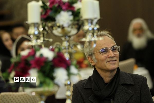 افتتاحیه فیلم دختری با لباس ارغوانی