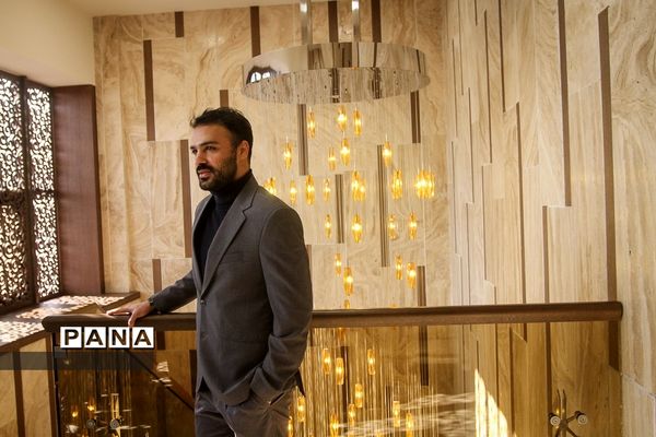 افتتاحیه فیلم دختری با لباس ارغوانی