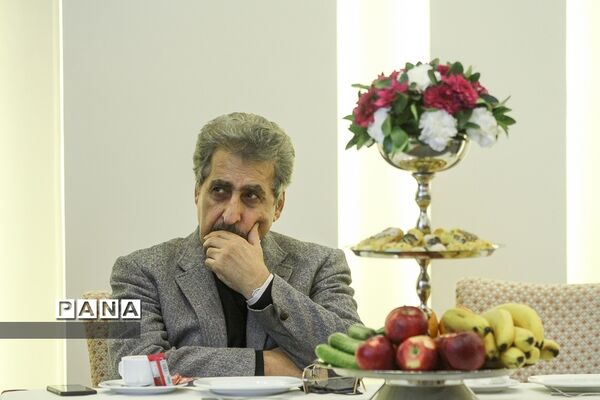 افتتاحیه فیلم دختری با لباس ارغوانی