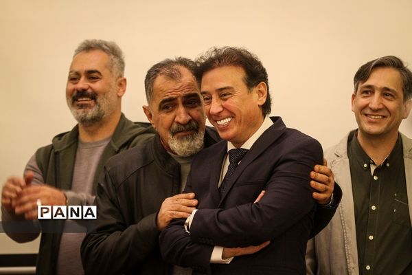 افتتاحیه فیلم دختری با لباس ارغوانی