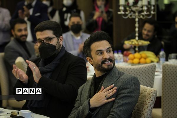 افتتاحیه فیلم دختری با لباس ارغوانی