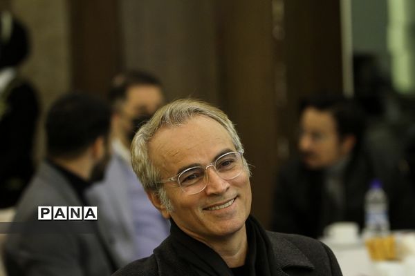 افتتاحیه فیلم دختری با لباس ارغوانی