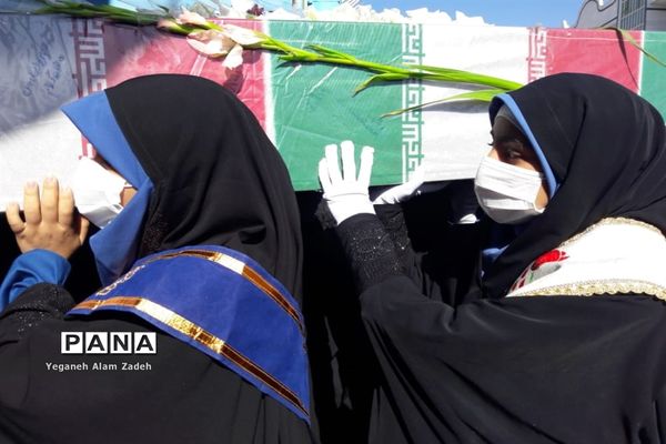 نخستین روز از میهمانی شهدای گمنام در مدارس زاهدان