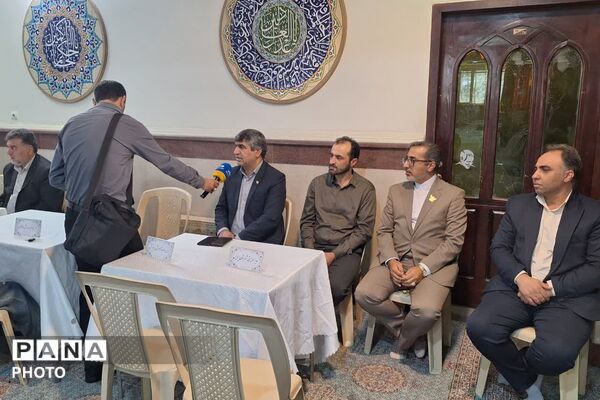 میز خدمت مدیر آموزش و پرورش شهرستان پردیس به مناسبت هفته دولت