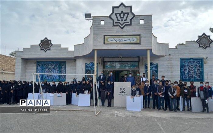 هرکه راه هنر برگزیند به آرامش جان و روان دست یازد