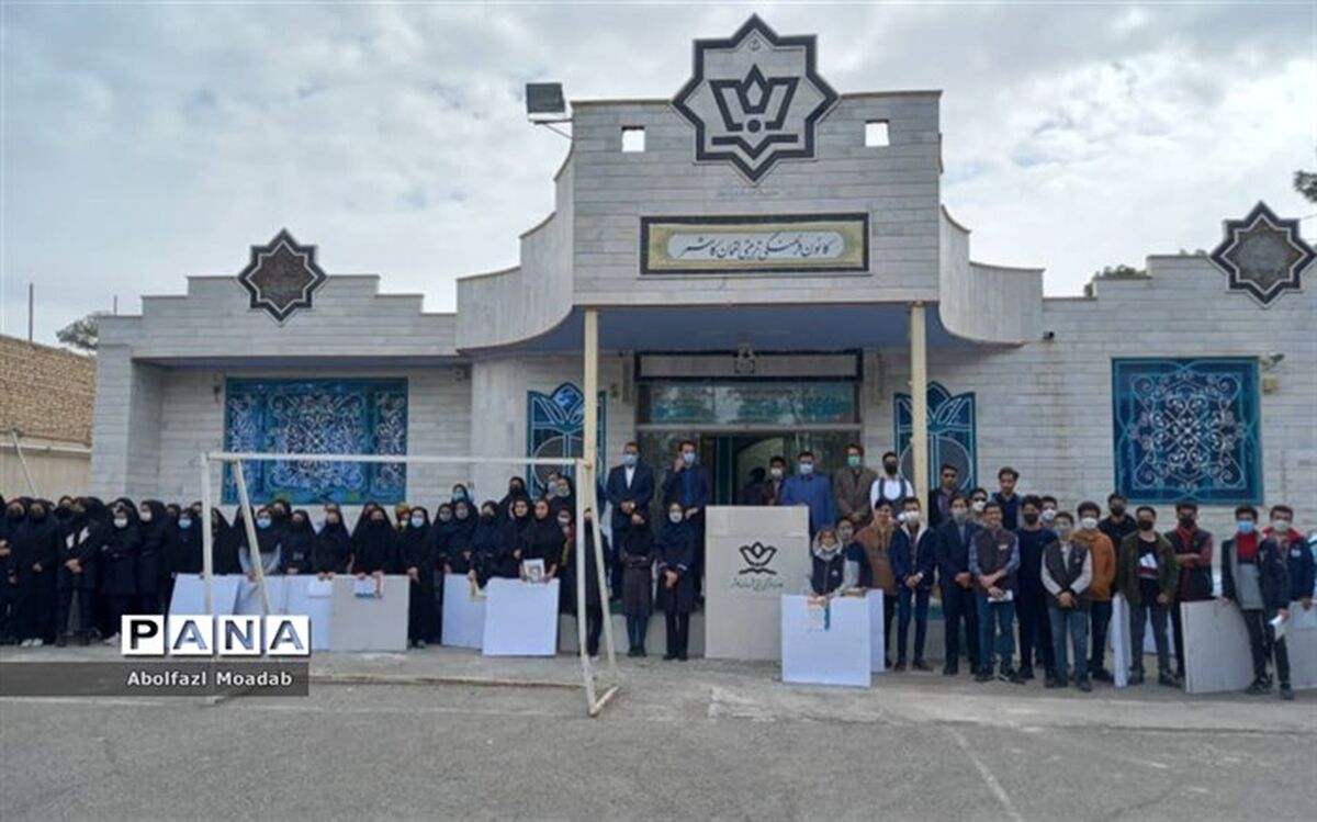 هرکه راه هنر برگزیند به آرامش جان و روان دست یازد