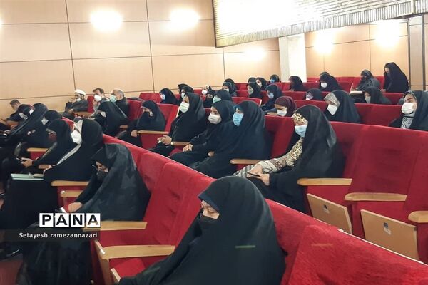 تقدیر از معاونان و مربیان پرورشی و مشاوران مدارس منطقه ۱۱