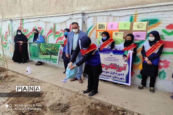 کاشتن نهال در روز درختکاری در مدارس حمیدیه