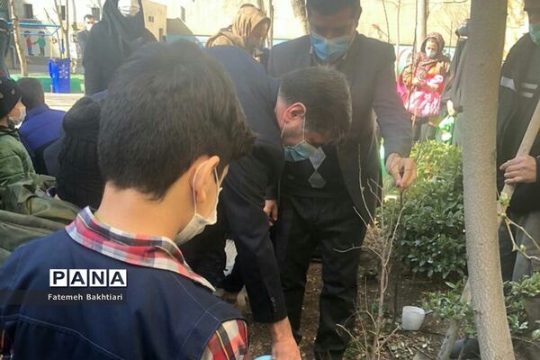 کاشت نهال در مراکز پیش‌دبستانی ناحیه یک شهرری