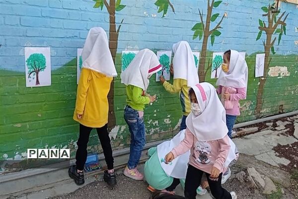 کاشتن نهال در روز درختکاری در مدارس امیدیه