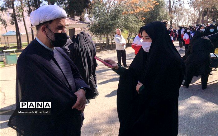در دین اسلام به درخت و درختکاری اهمیت فراوانی داده شده‌ است