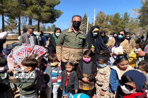 با حضور مسئولان آموزش و پرورش آباده  اجرای پویش ایران سر سبز