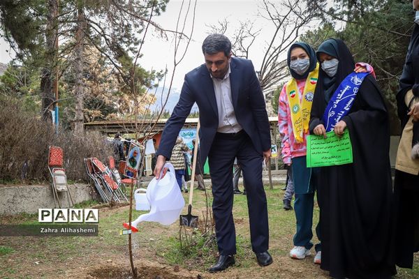 آیین روز درختکاری در اردوگاه شهید چمران تهران