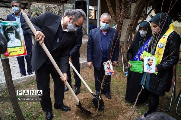 آیین روز درختکاری در اردوگاه شهید چمران تهران