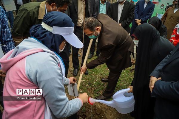 آیین روز درختکاری در اردوگاه شهید چمران تهران