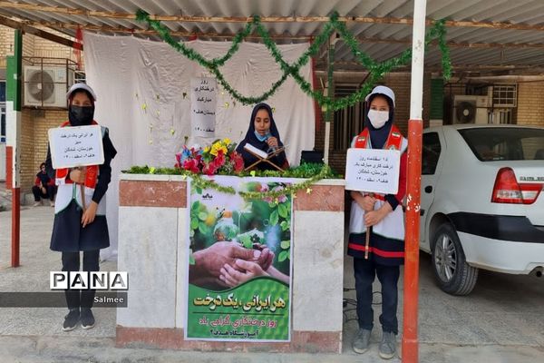 کاشت نهال در مدارس شادگان در روز درختکاری