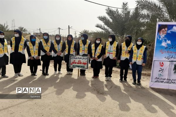 کاشت نهال در مدارس شادگان در روز درختکاری