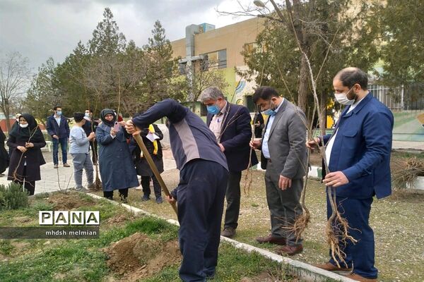 مراسم روز درختکاری در کانون امام خمینی شهر محمدیه (استان قزوین)