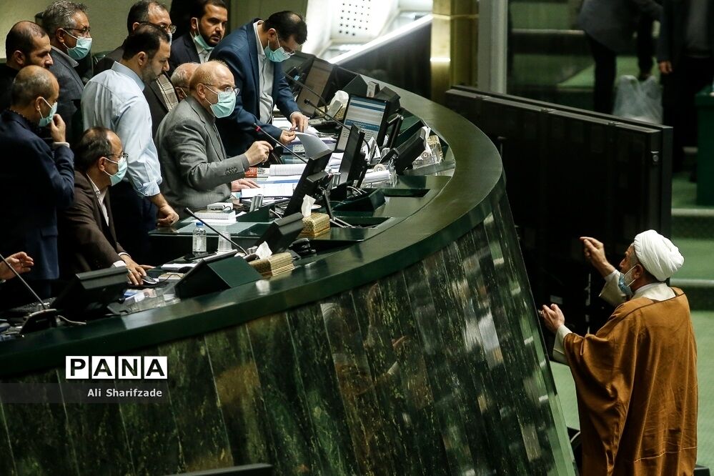 تخصیص منابع حاصل از واردات تلفن همراه به ساخت تولید گوشی‌های هوشمند داخلی