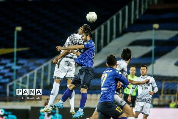 دیدار تیم‌های تیم استقلال و گل‌گهر