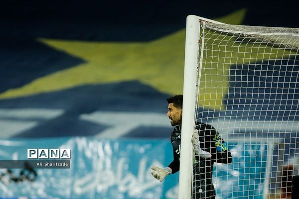 دیدار تیم‌های تیم استقلال و گل‌گهر