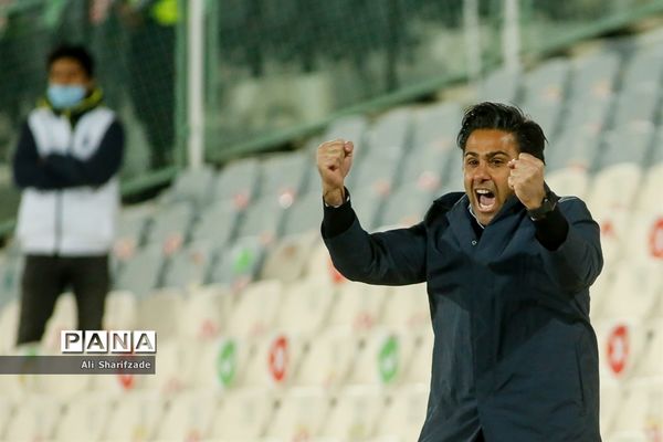 دیدار تیم‌های تیم استقلال و گل‌گهر