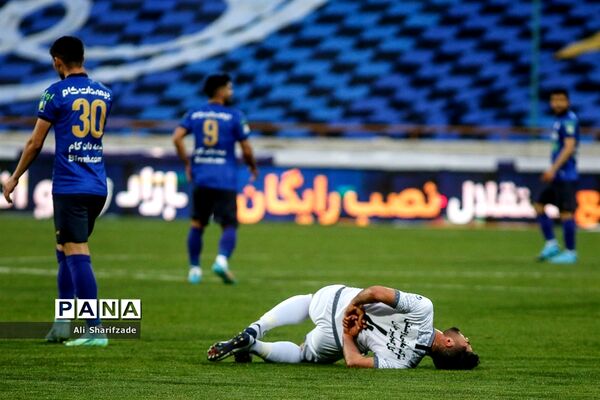 دیدار تیم‌های تیم استقلال و گل‌گهر