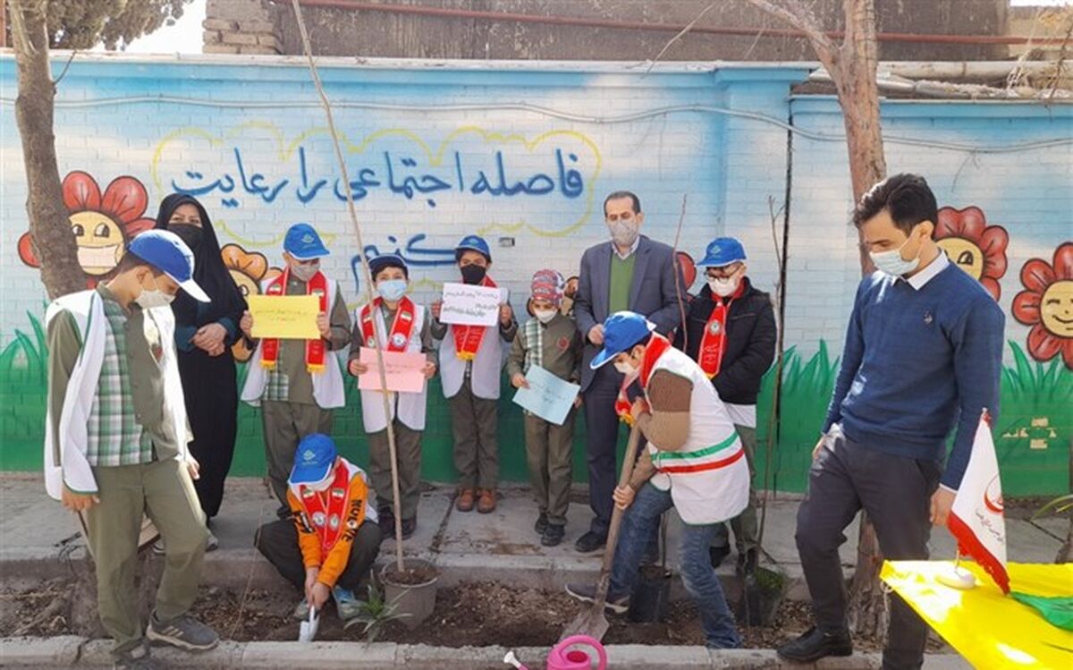 درخت بکاریم و آن را به آیندگان تقدیم کنیم
