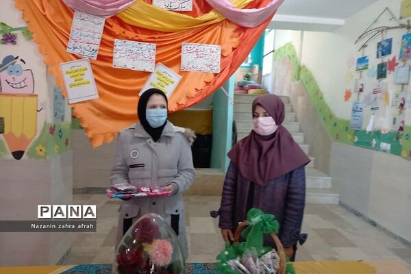 تقدیر از برگزیدگان مسابقات قرآن در سطح منطقه در آموزش و پرورش رودهن‌