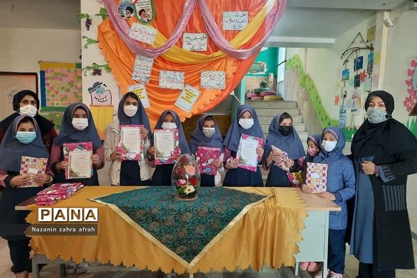 تقدیر از برگزیدگان مسابقات قرآن در سطح منطقه در آموزش و پرورش رودهن‌