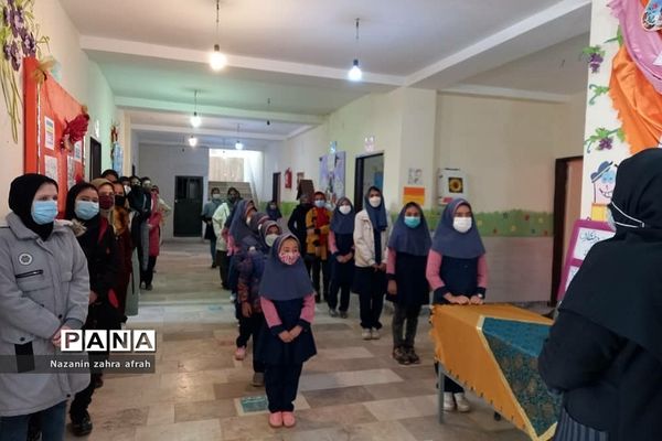 تقدیر از برگزیدگان مسابقات قرآن در سطح منطقه در آموزش و پرورش رودهن‌