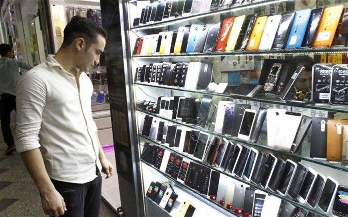 با ارز خشکبار می‌توان موبایل وارد کرد