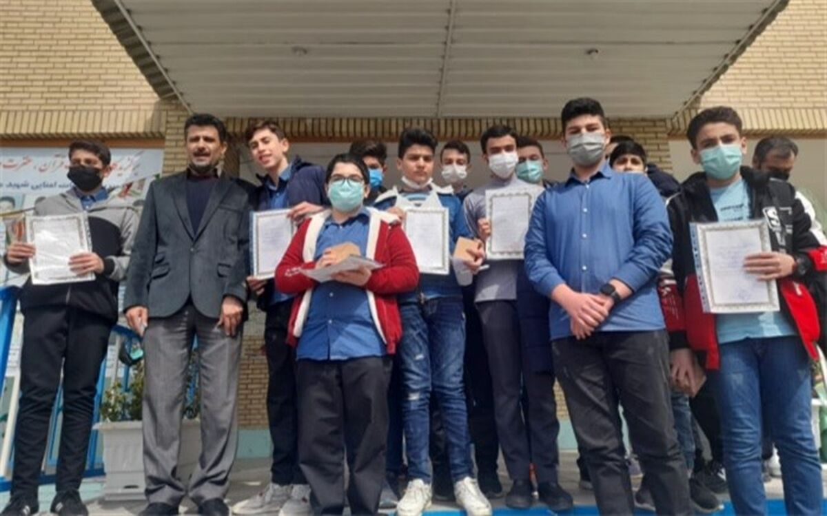 دانش‌آموز شایسته نیمسال اول دبیرستان هیات امنایی شهید میرحبیبی ناحیه 4 کرج معرفی شد