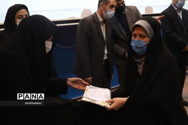 تجلیل از فعالان تربیتی فرهنگی ناحیه پنج تبریز
