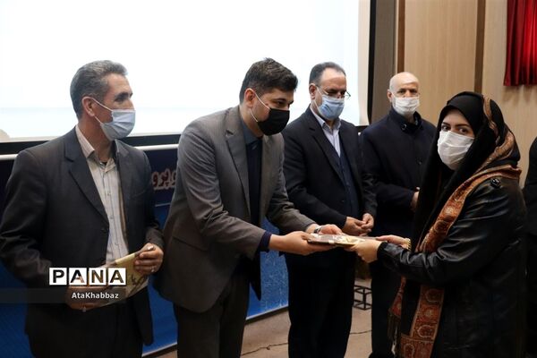 تجلیل از فعالان تربیتی فرهنگی ناحیه پنج تبریز