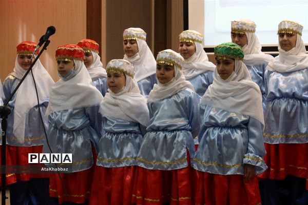 تجلیل از فعالان تربیتی فرهنگی ناحیه پنج تبریز