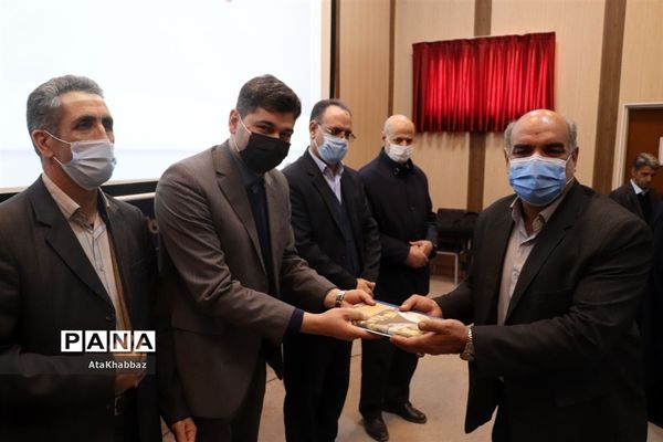 تجلیل از فعالان تربیتی فرهنگی ناحیه پنج تبریز