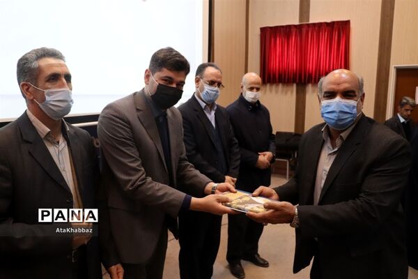 تجلیل از فعالان تربیتی فرهنگی ناحیه پنج تبریز