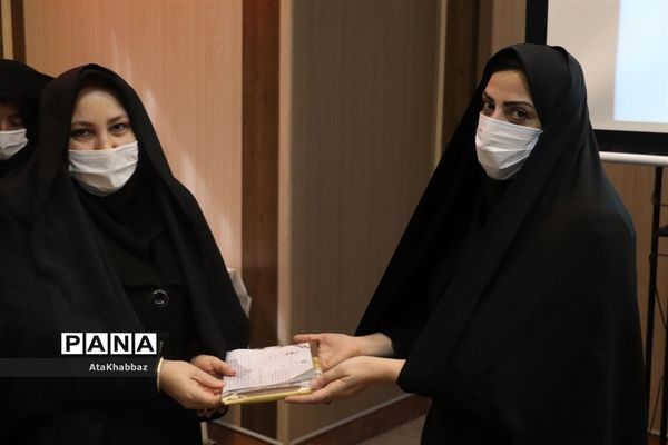 تجلیل از فعالان تربیتی فرهنگی ناحیه پنج تبریز