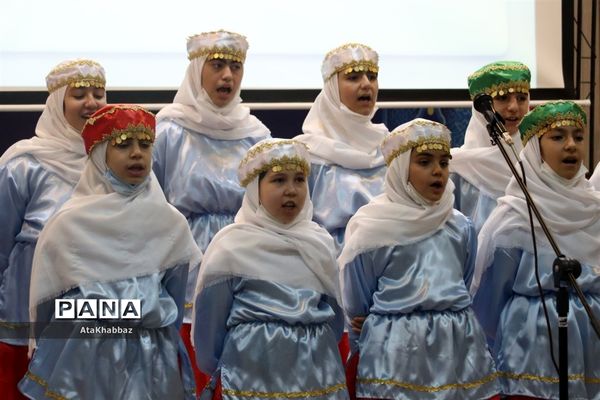 تجلیل از فعالان تربیتی فرهنگی ناحیه پنج تبریز