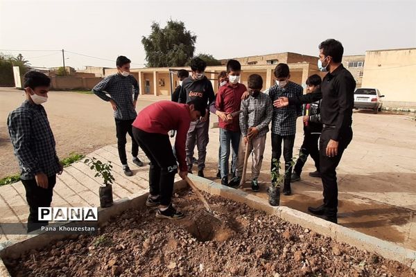آیین روز درختکاری در مدارس عشایری استان خوزستان