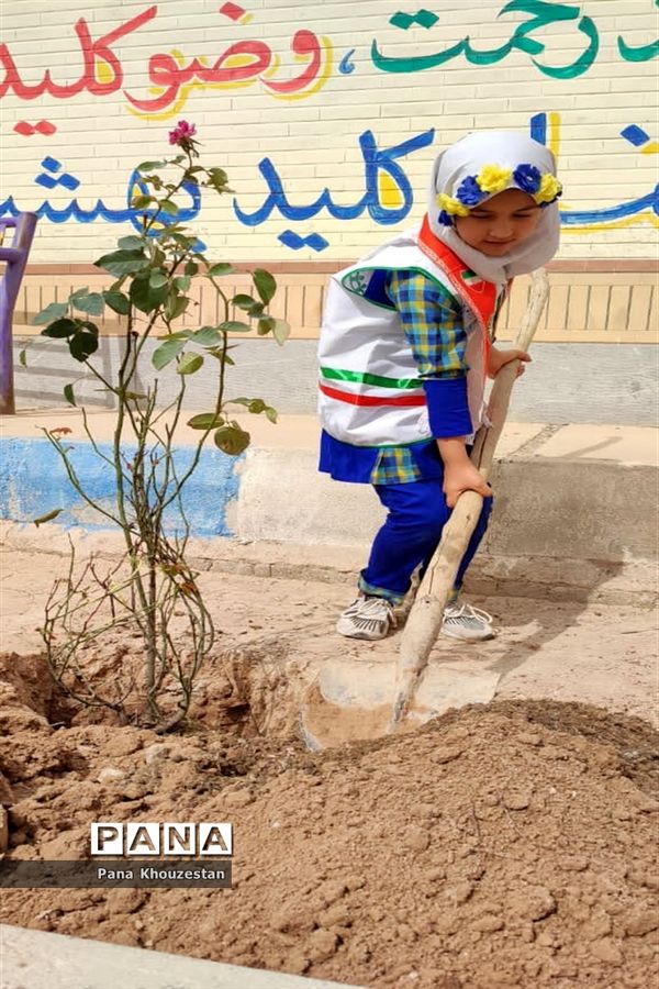 آیین روز درختکاری در مدارس عشایری استان خوزستان