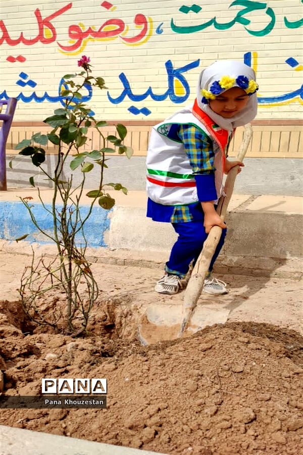 آیین روز درختکاری در مدارس عشایری استان خوزستان