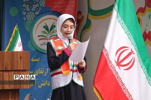 کاشت نهال میوه در روز درختکاری