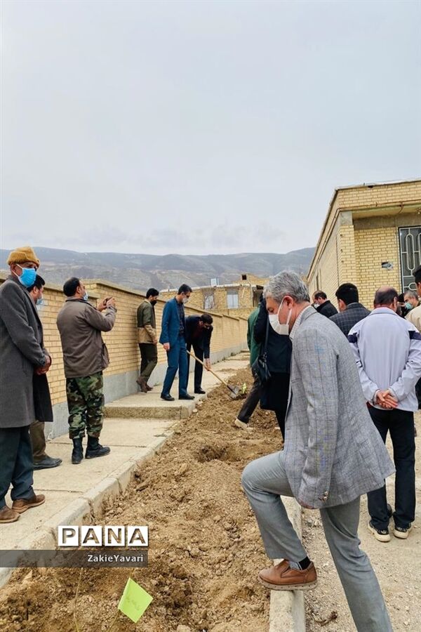 کاشت نهال در مراتع جوزک مانه و سملقان