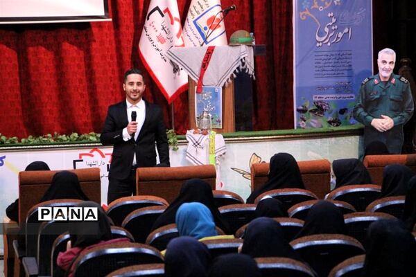 تجلیل از طلیعه‌داران حوزه پرورشی در منطقه ۱۷