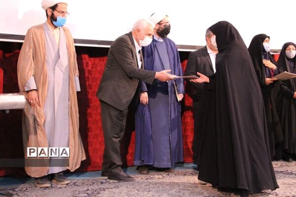 تجلیل از طلیعه‌داران حوزه پرورشی در منطقه ۱۷
